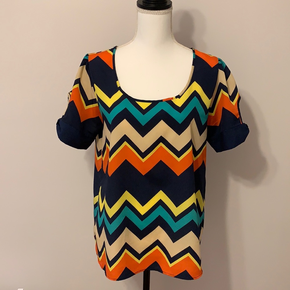 Blouse Top scoop neck multi color M short sleeves